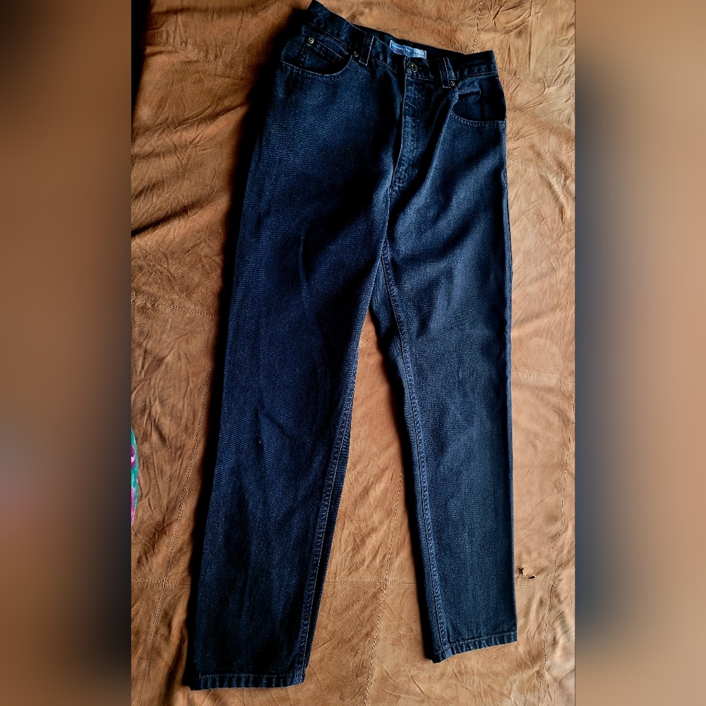Liz Claiborne Classic Fit, size 4 Short, black denim